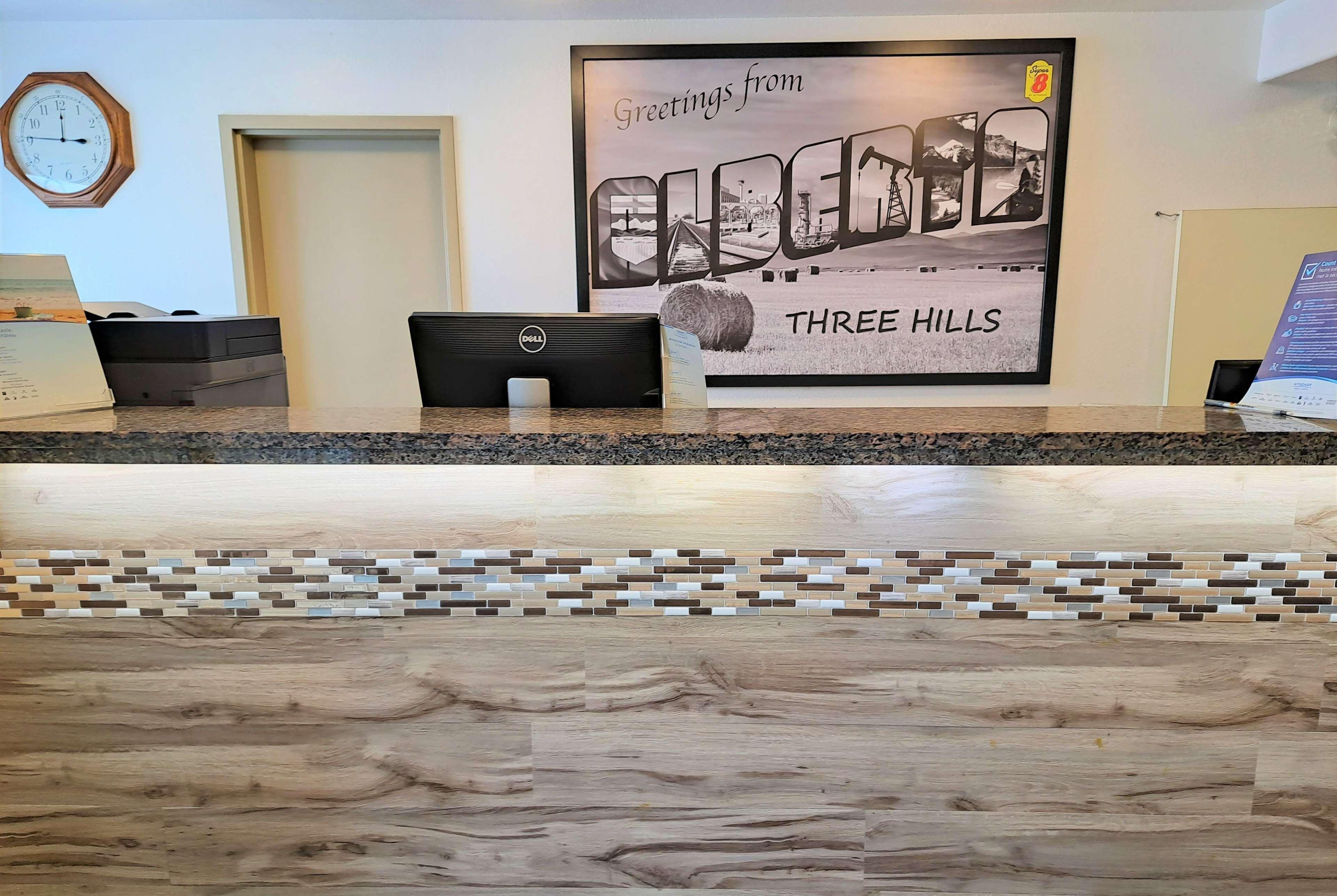 Hotel Super 8 By Wyndham Three Hills Ab Exterior foto